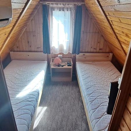 Keri Apartman Mosonmagyaróvár Exteriör bild