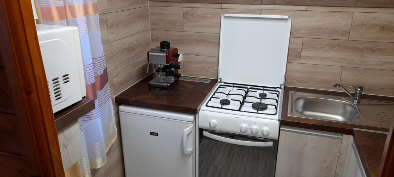 Keri Apartman Mosonmagyaróvár Exteriör bild