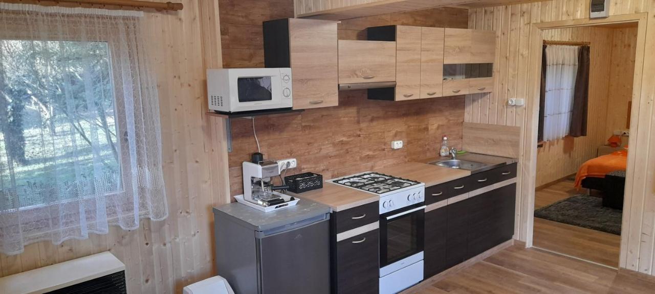 Keri Apartman Mosonmagyaróvár Exteriör bild