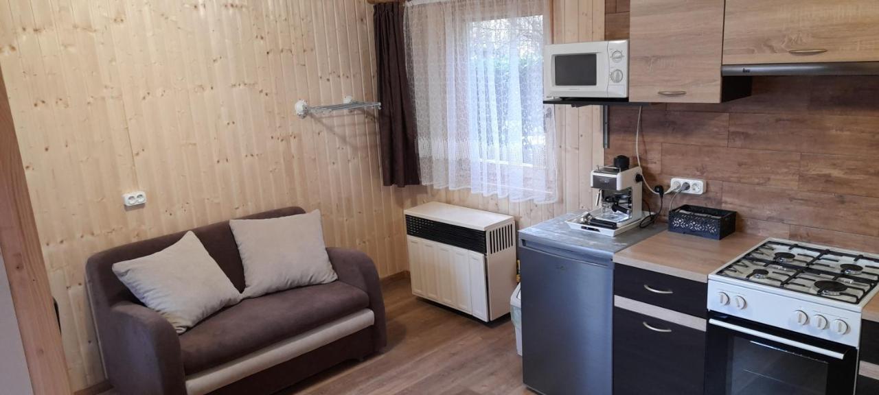 Keri Apartman Mosonmagyaróvár Exteriör bild