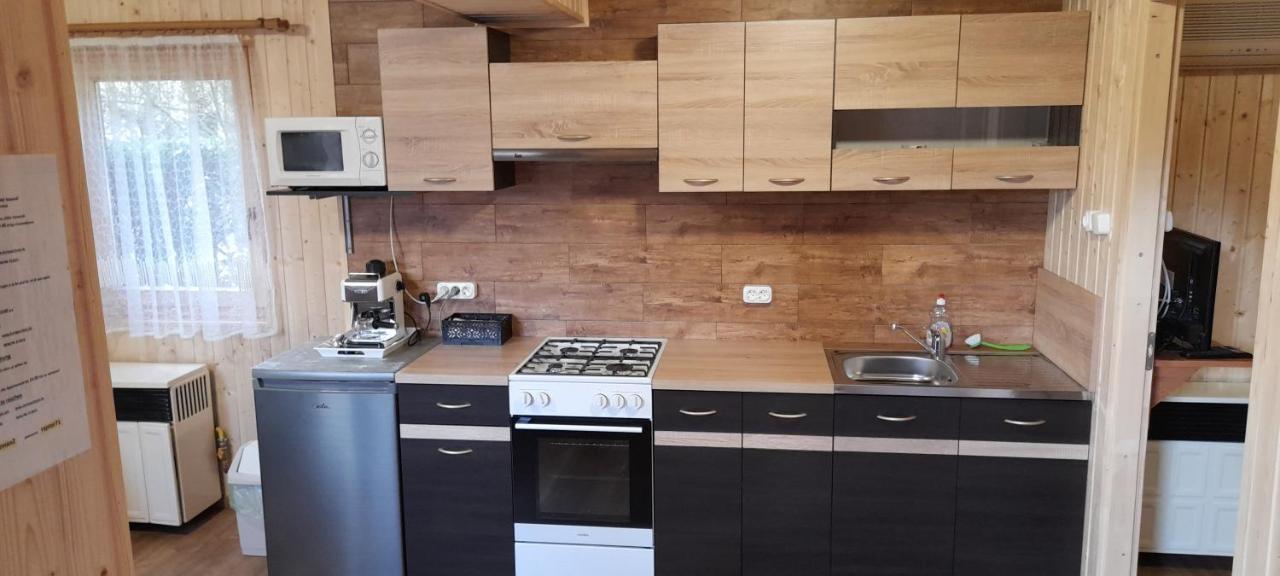 Keri Apartman Mosonmagyaróvár Exteriör bild