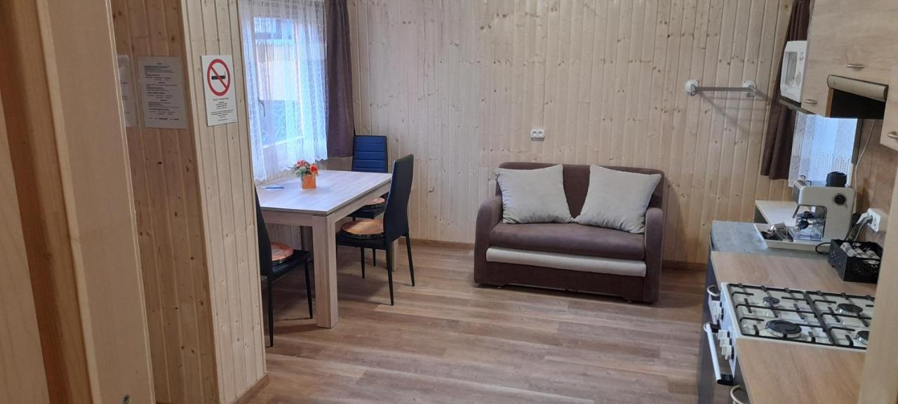 Keri Apartman Mosonmagyaróvár Exteriör bild