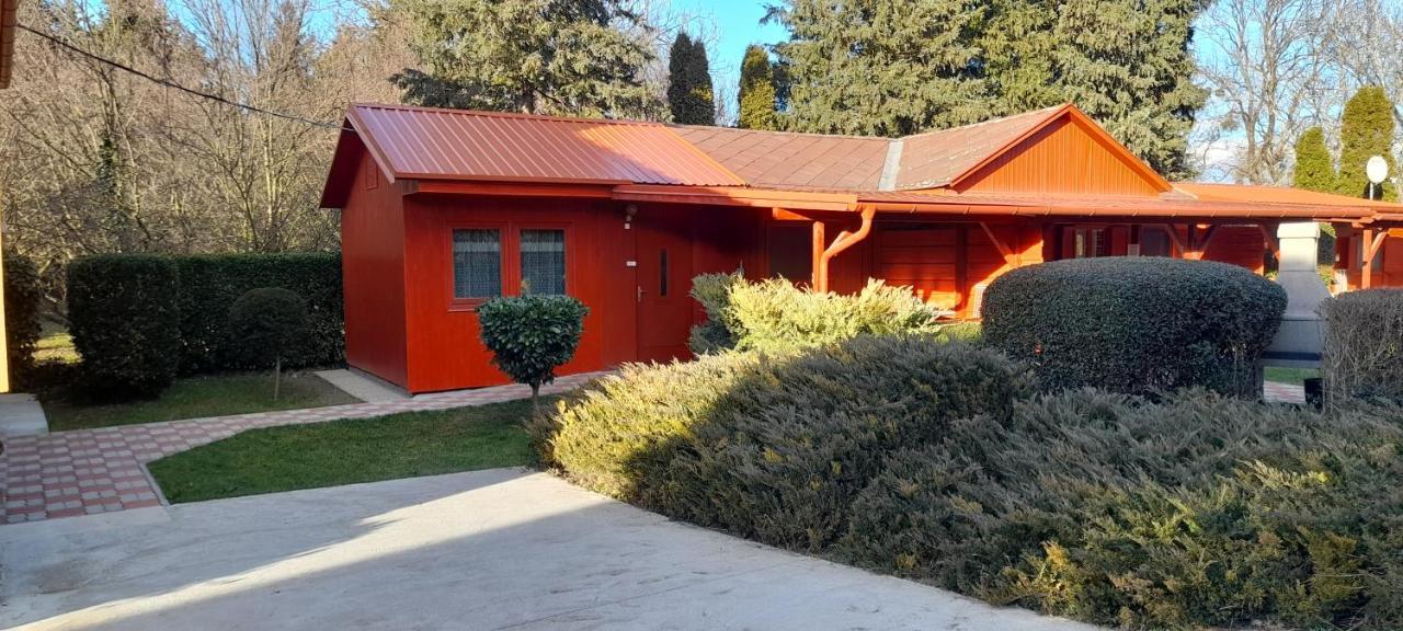 Keri Apartman Mosonmagyaróvár Exteriör bild