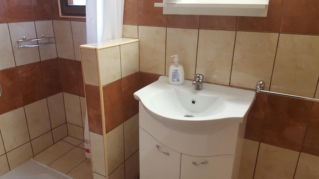 Keri Apartman Mosonmagyaróvár Exteriör bild