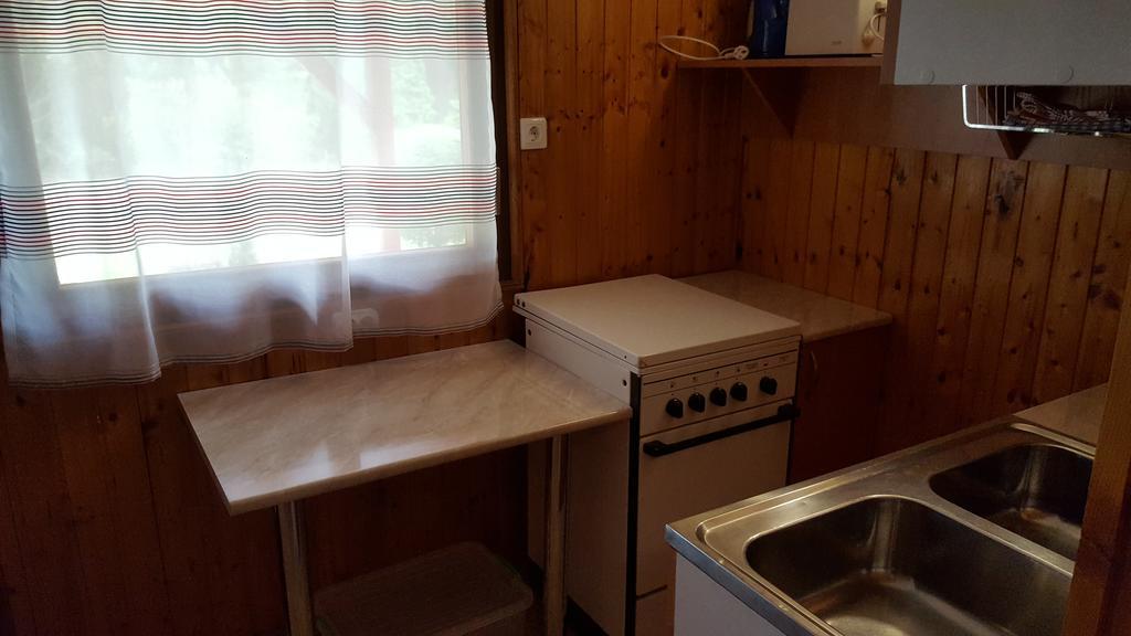 Keri Apartman Mosonmagyaróvár Exteriör bild