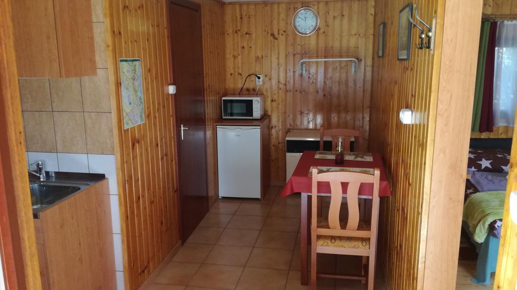 Keri Apartman Mosonmagyaróvár Exteriör bild