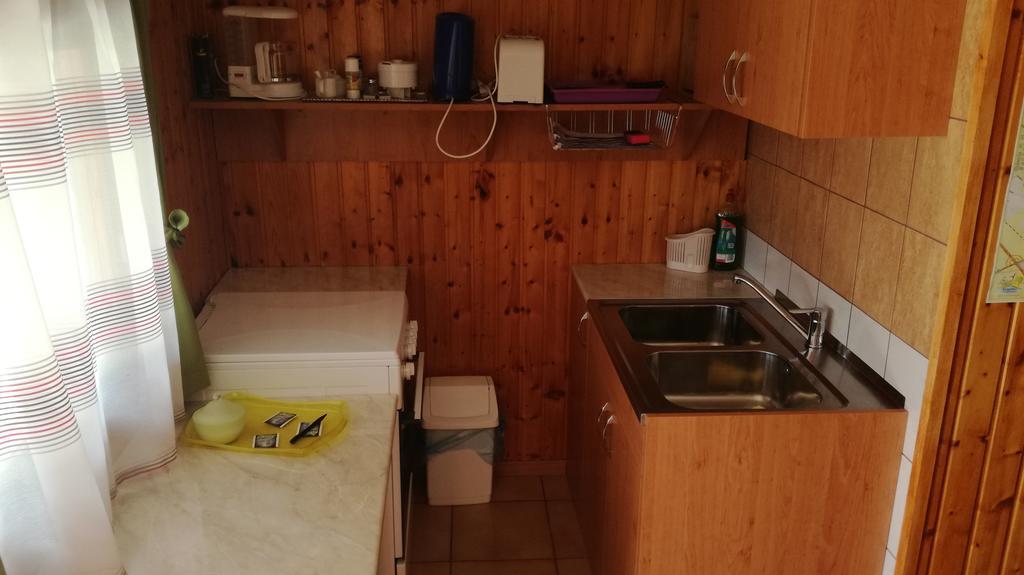 Keri Apartman Mosonmagyaróvár Exteriör bild