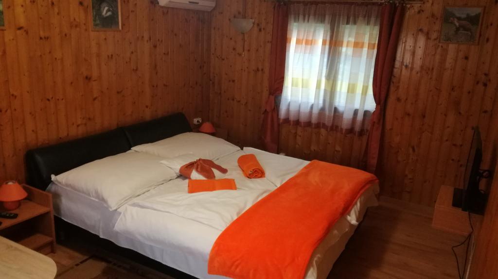 Keri Apartman Mosonmagyaróvár Exteriör bild
