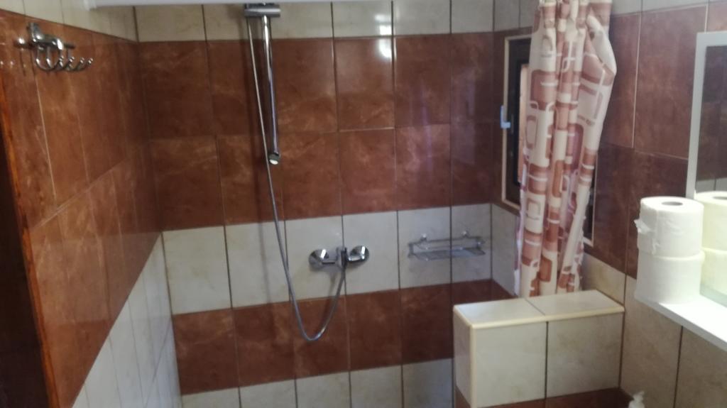 Keri Apartman Mosonmagyaróvár Exteriör bild