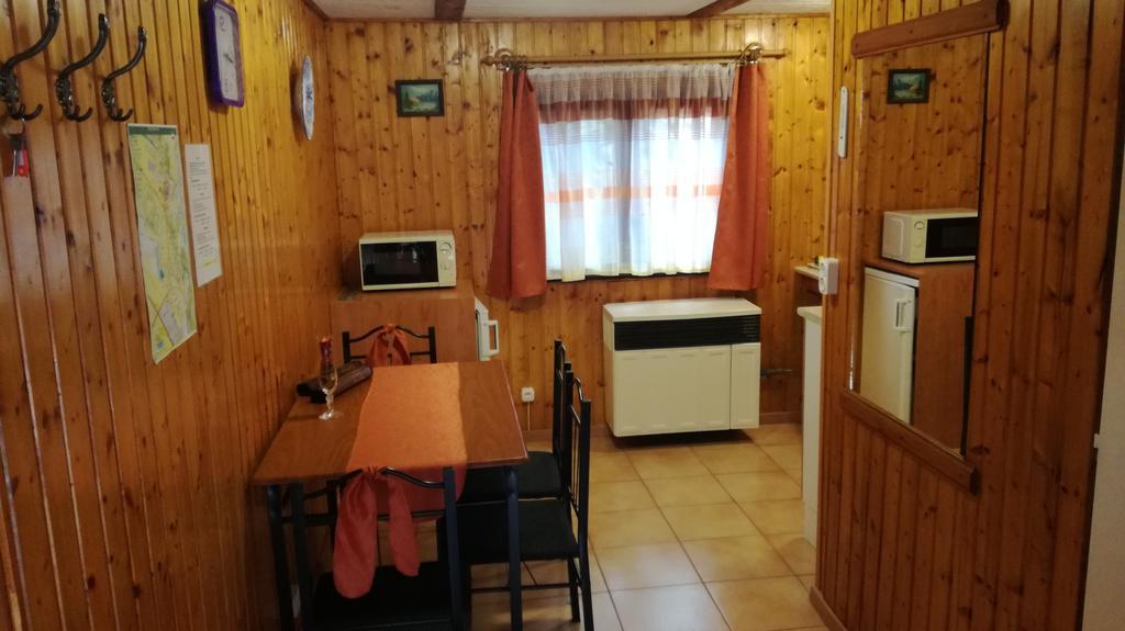 Keri Apartman Mosonmagyaróvár Exteriör bild